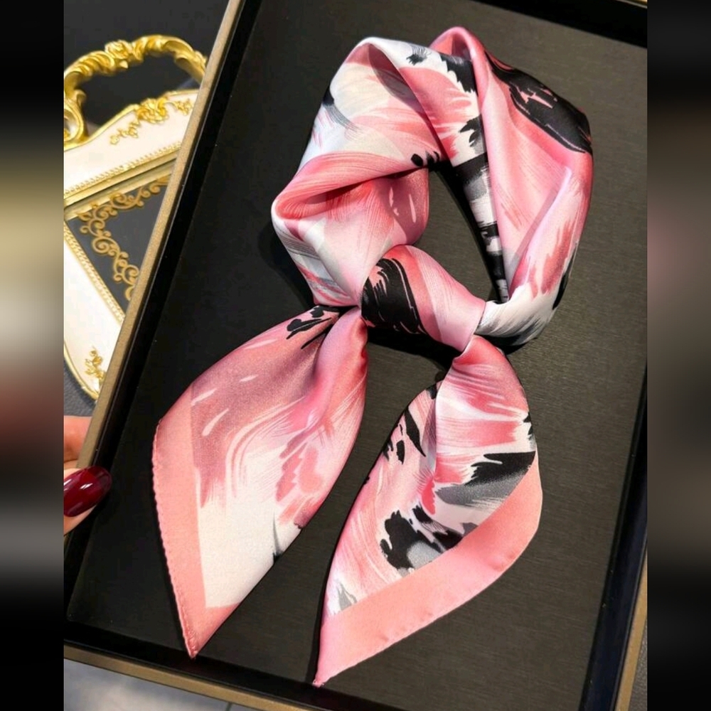 Beautiful Scarf/Twilly/Shawl New 26.77in X 26.77in